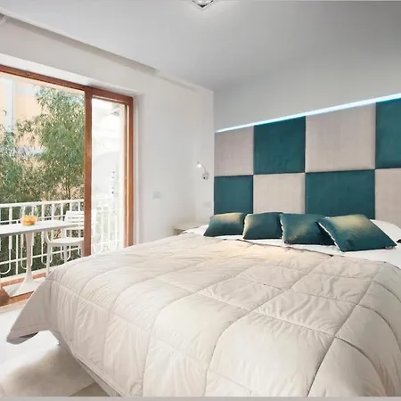 De Vivo Realty - Orange Suites Sorrento 4*