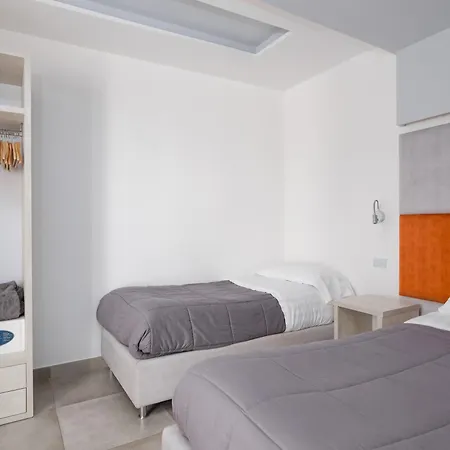 Orange - De Vivo Realty 4*