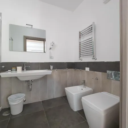 Orange - De Vivo Realty 4*