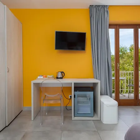 Orange - De Vivo Realty Affittacamere Sorrento