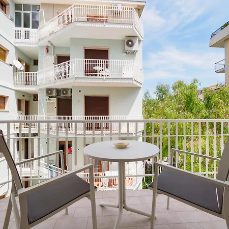 Orange - De Vivo Realty 4*