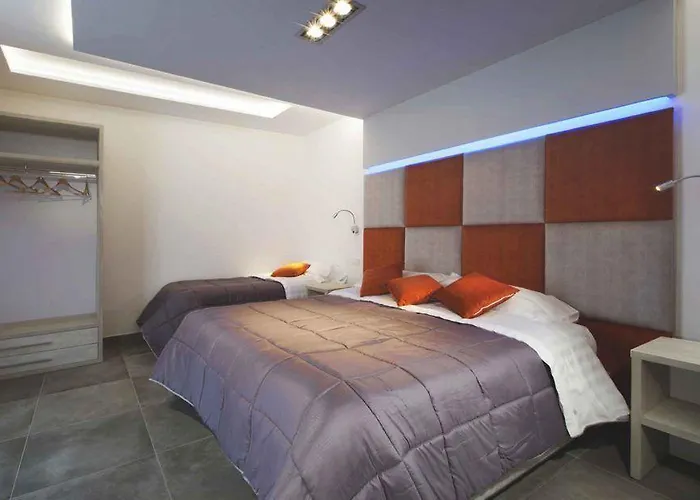 Orange - De Vivo Realty 4*